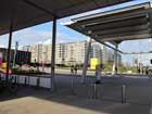 All'uscita della stazione della DLR